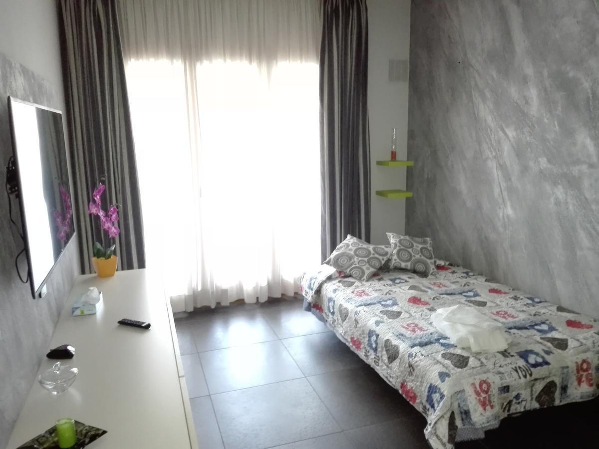 Manu'S Guest Suite Cosenza Zewnętrze zdjęcie